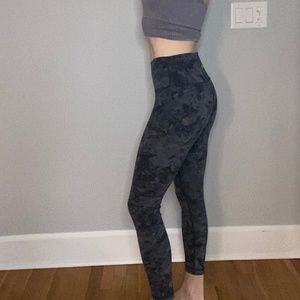 Lululemon Legging Black/Grey Design Size 6